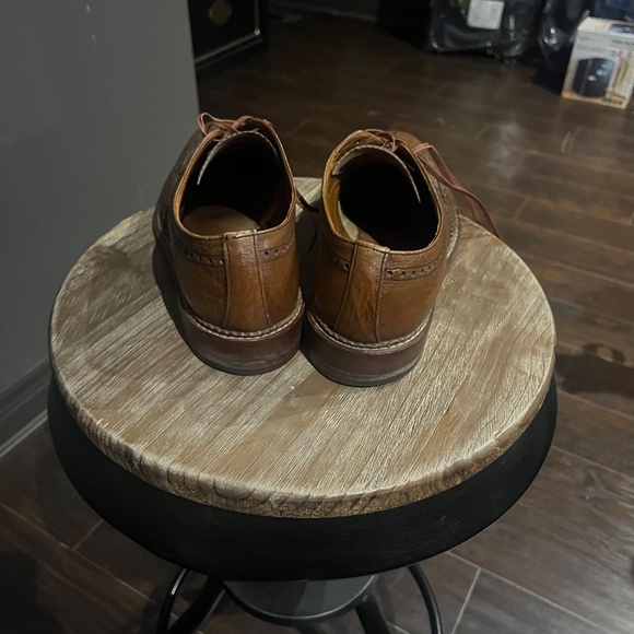 MEN'S WINGTIP SHOES - Picture 2 of 3